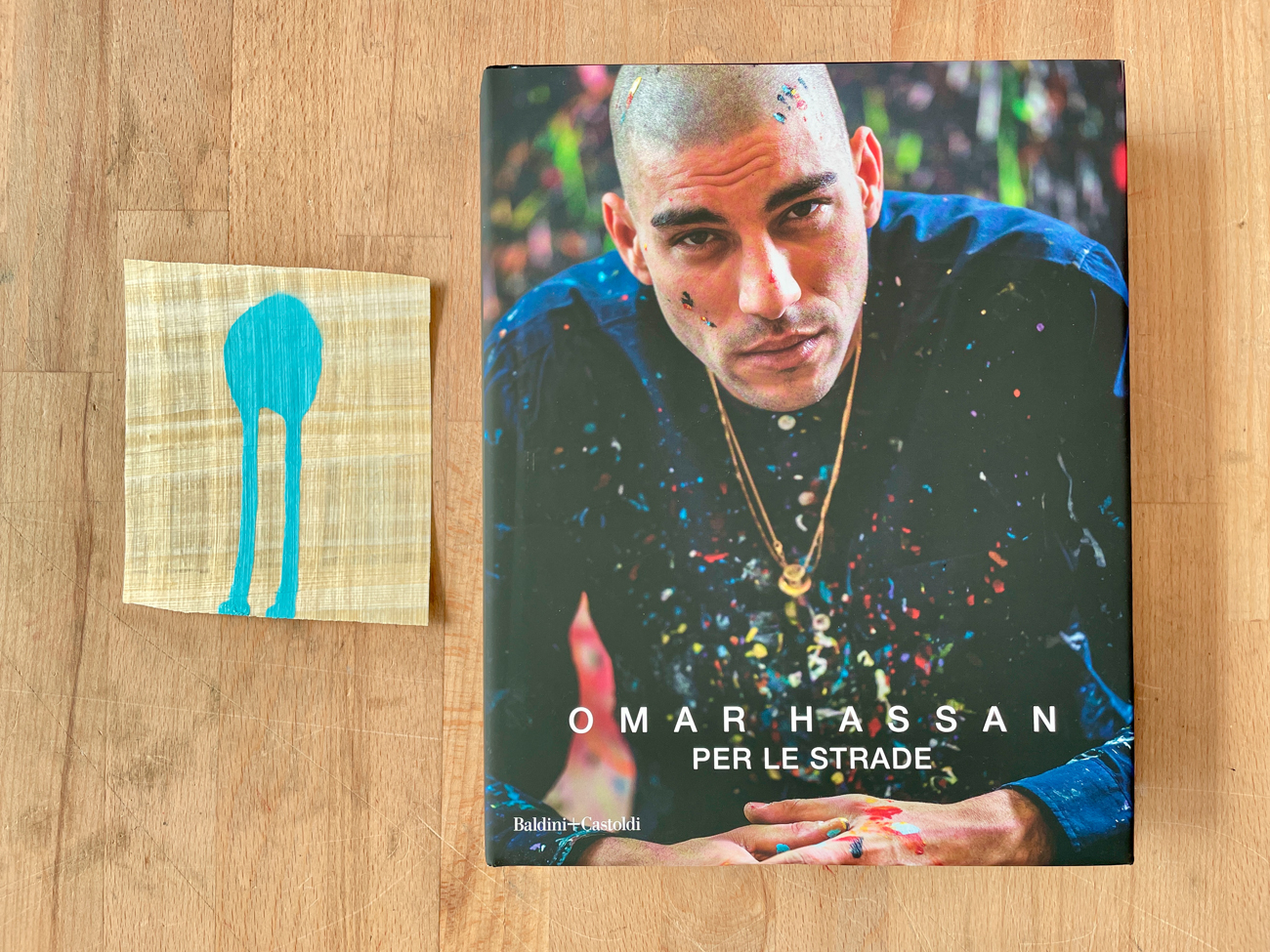 CATALOGHI CON OPERE ALL'INTERNO (OMAR HASSAN) - Omar Hassan. Per le strade, 2021