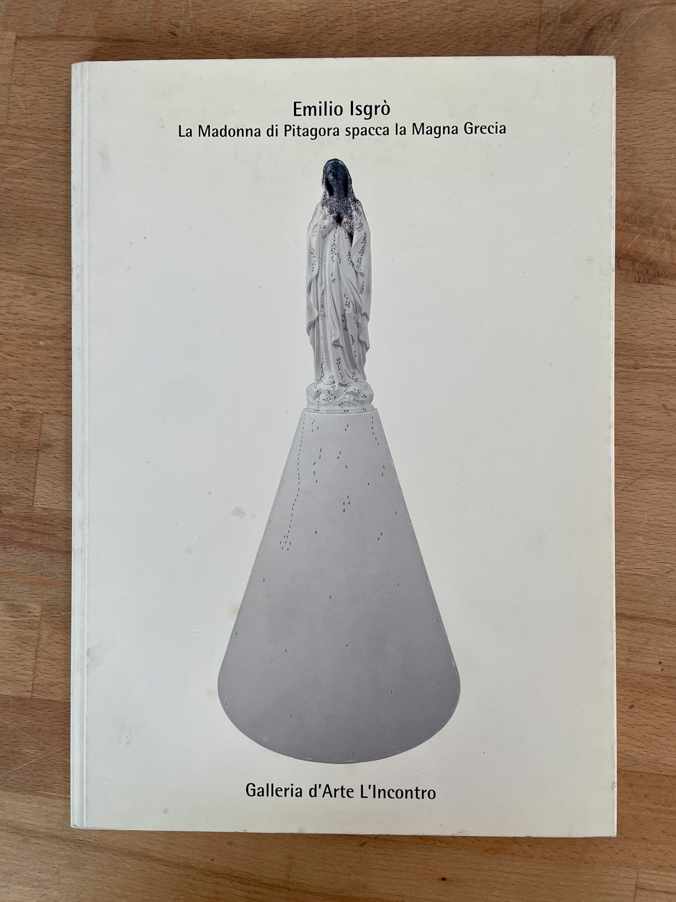 EMILIO ISGRÒ  - Emilio Isgrò. La Madonna di Pitagora spacca la Magna Grecia, 2007