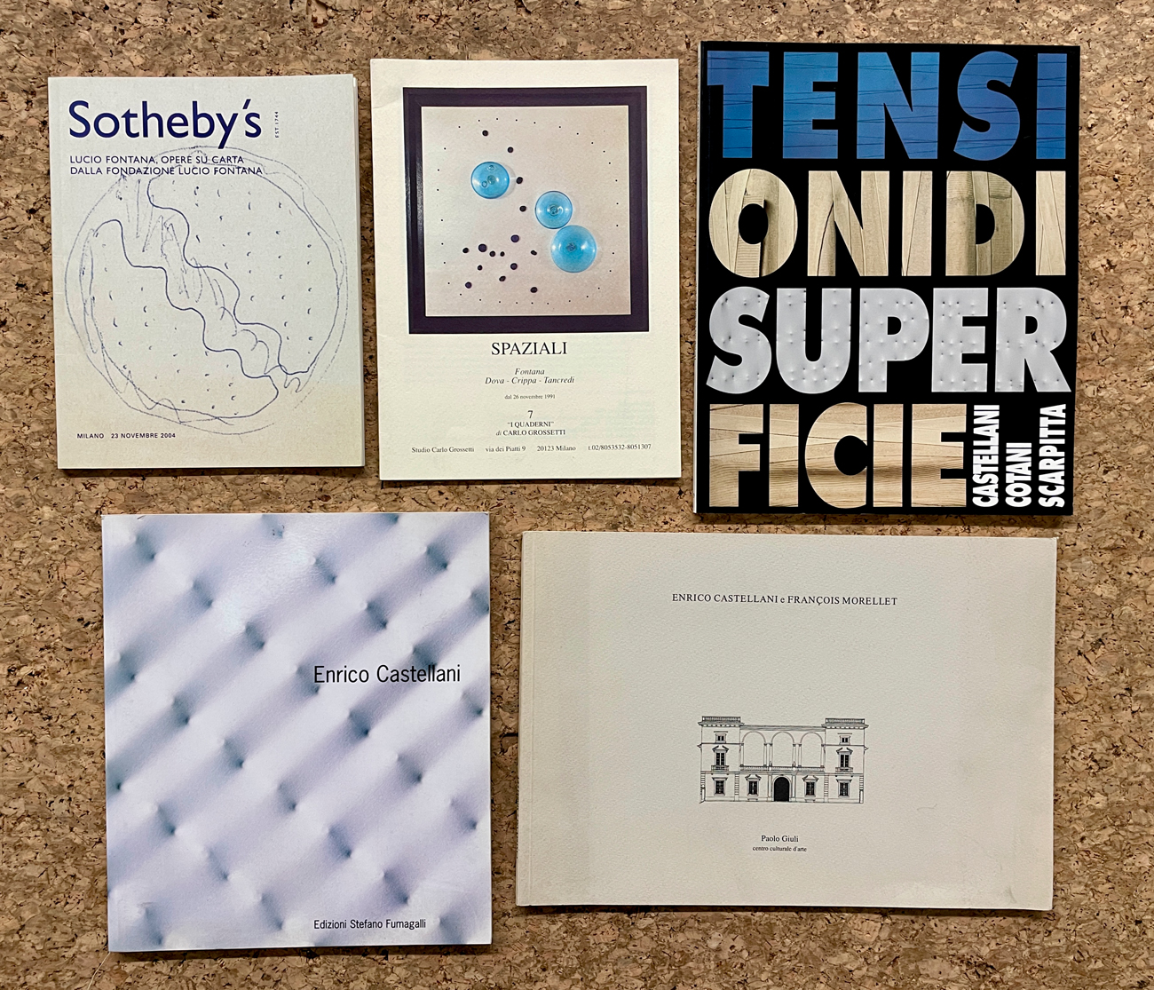 ENRICO CASTELLANI E LUCIO FONTANA - Lotto unico di 5 cataloghi
