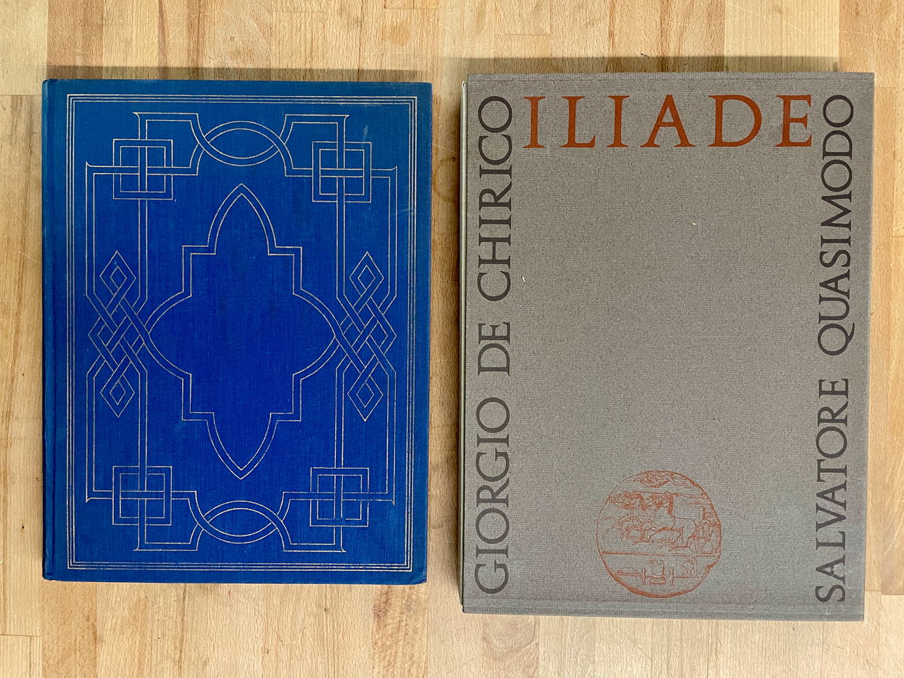 EDIZIONI D'ARTE (GIORGIO DE CHIRICO) - Lotto unico di 2 edizioni illustrate
