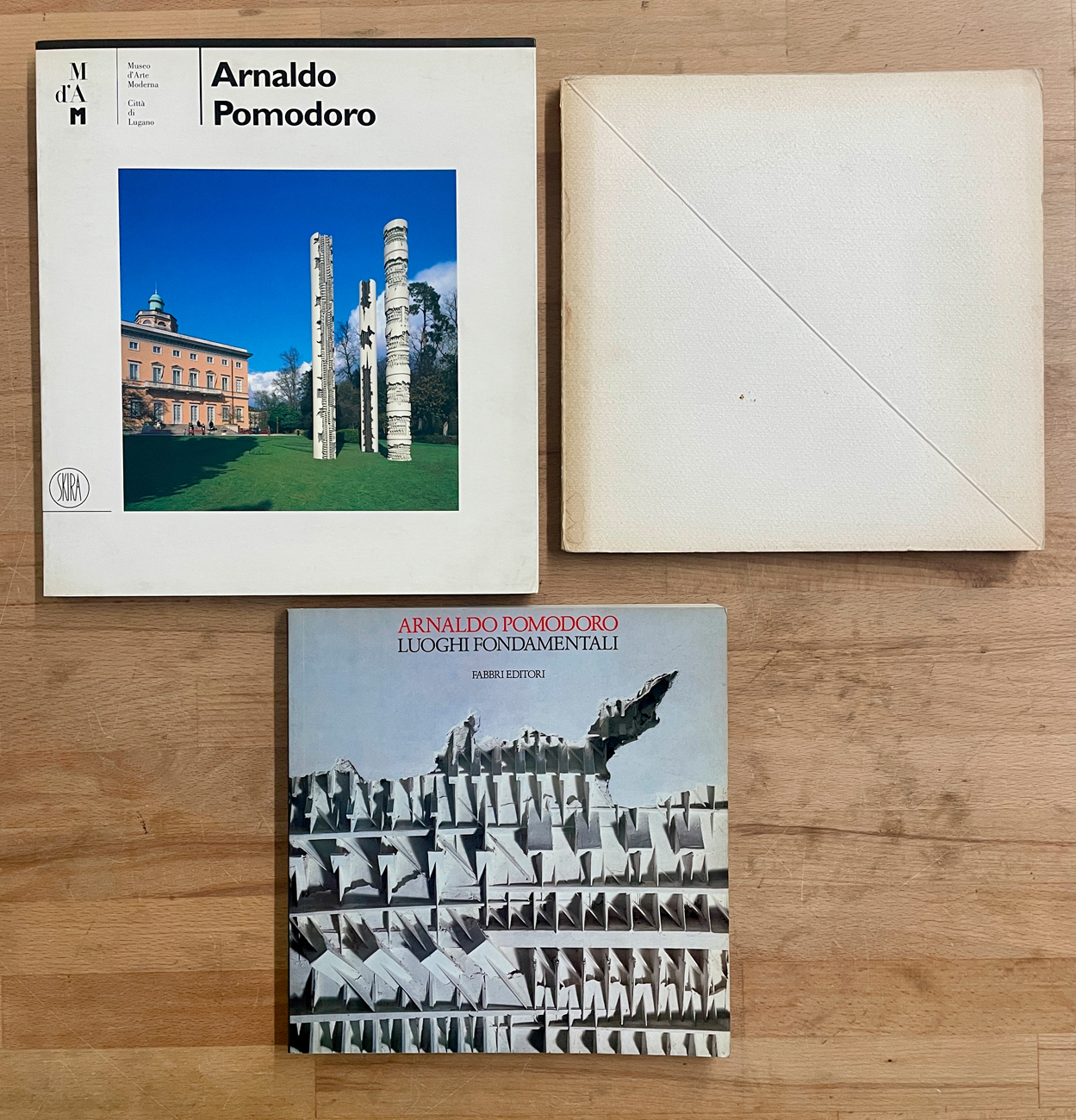 ARNALDO POMODORO - Lotto unico di 3 cataloghi