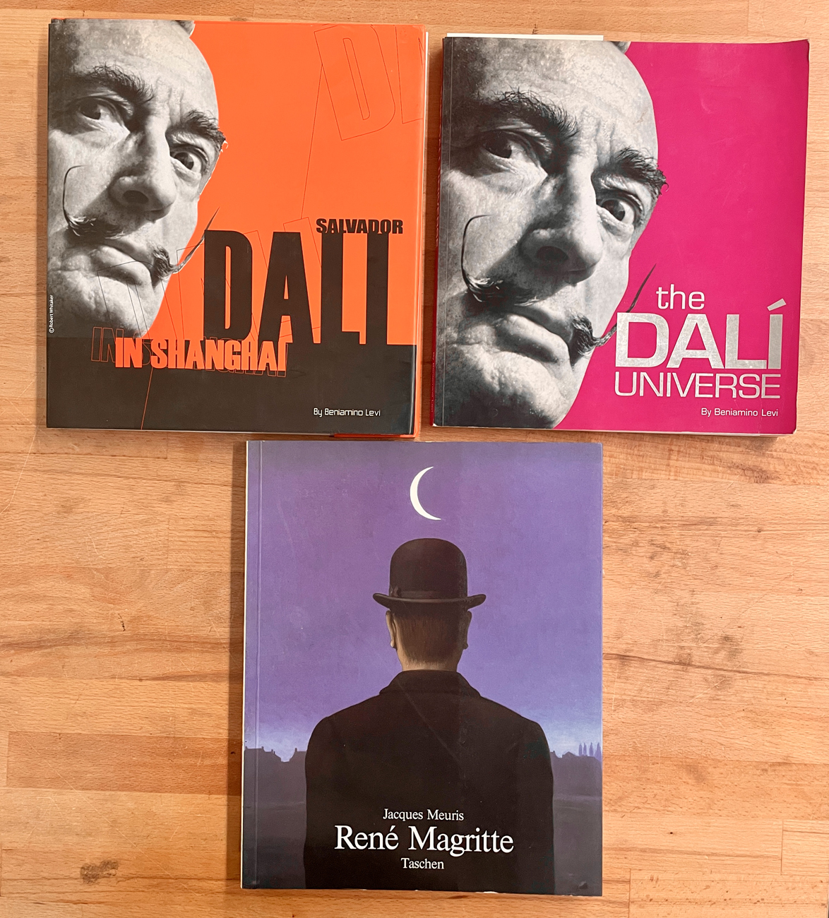 SALVADOR DALÌ E RENÉ MAGRITTE - Lotto unico di 3 cataloghi