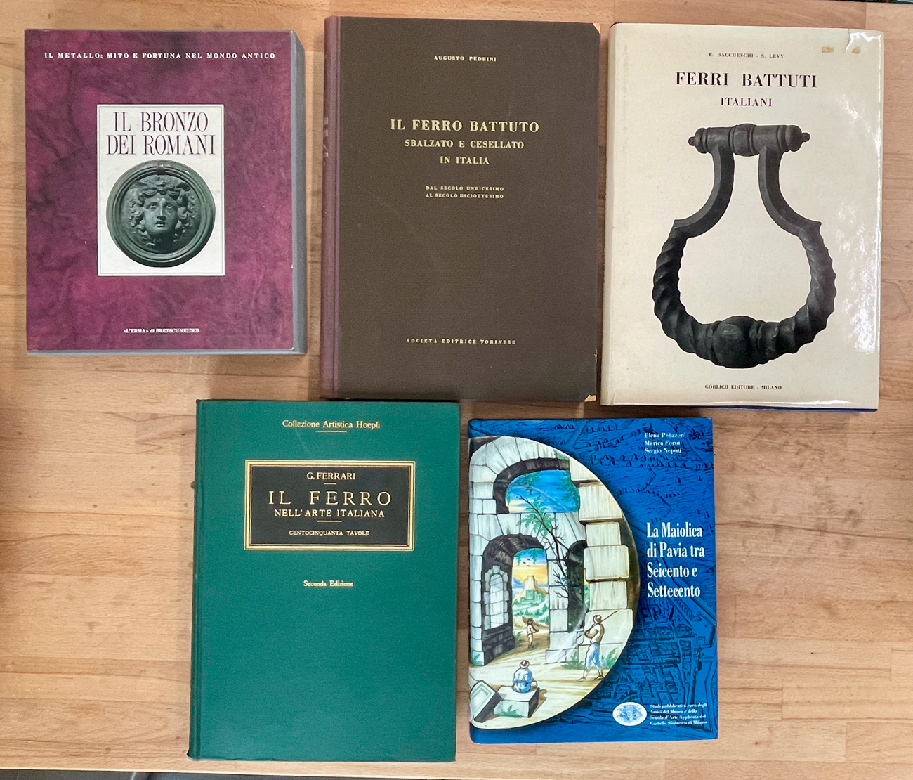 MAIOLICHE, BRONZI E FERRO NELLA STORIA DELL'ARTE - Lotto unico di 5 cataloghi