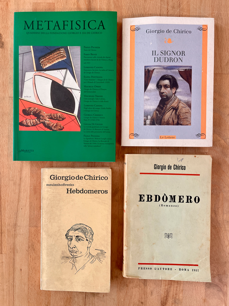 GIORGIO DE CHIRICO - Lotto unico di 2 copie del romanzo 'Ebdomèro' e 2 cataloghi