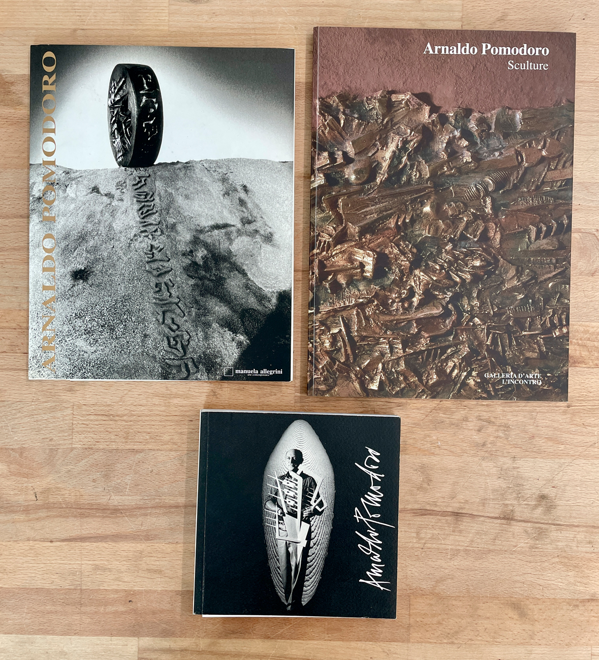 ARNALDO POMODORO - Lotto unico di 3 cataloghi