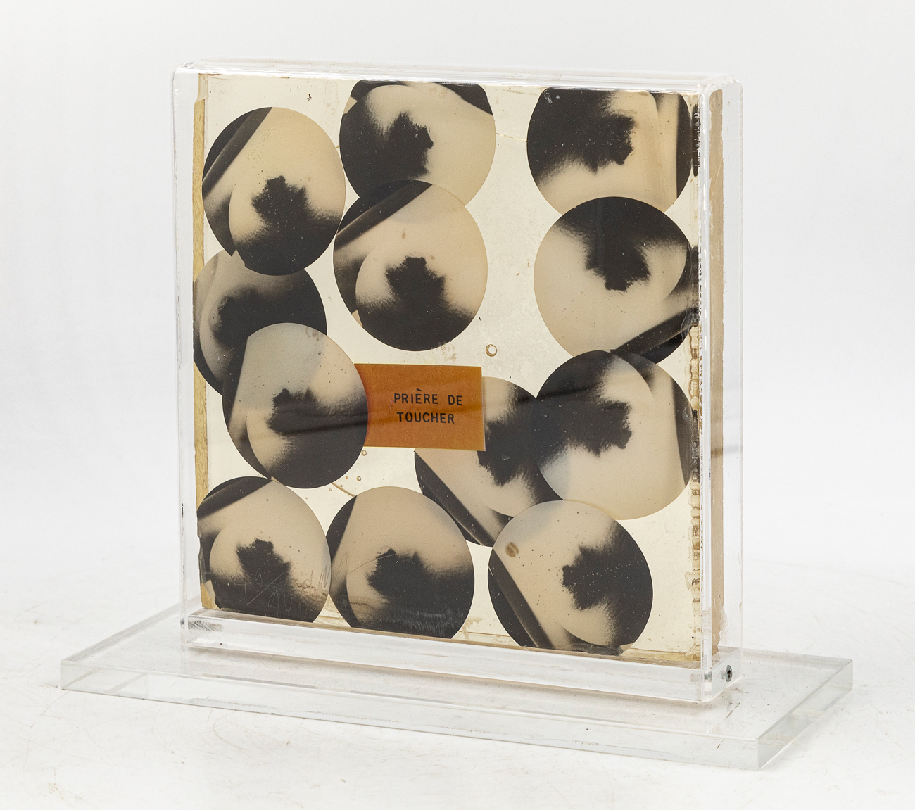 FERNANDEZ ARMAN (1928-2005) - Hommage à Duchamp: to and for Rrose Selavy - prière de toucher, 1973
