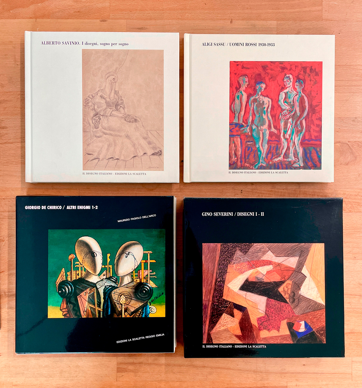 GINO SEVERINI, ALBERTO SAVINIO, GIORGIO DE CHIRICO E ALIGI SASSU - Lotto unico di 4 cataloghi