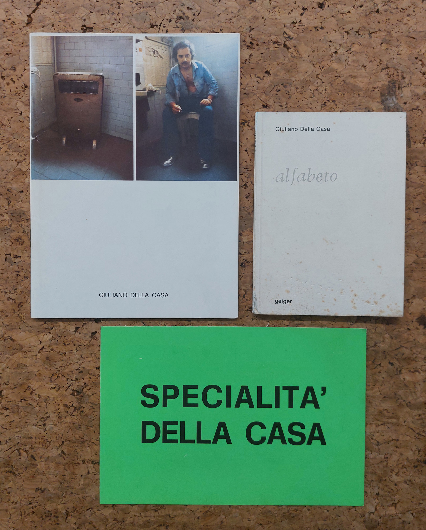 CATALOGHI AUTOGRAFATI (GIULIANO DELLA CASA) - Lotto unico di 2 cataloghi e un pieghevole autografati