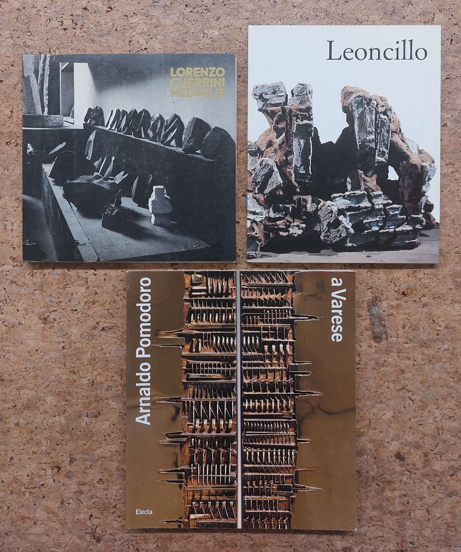 ARNALDO POMODORO, LEONCILLO E LORENZO GUERRINI - Lotto unico di 3 cataloghi